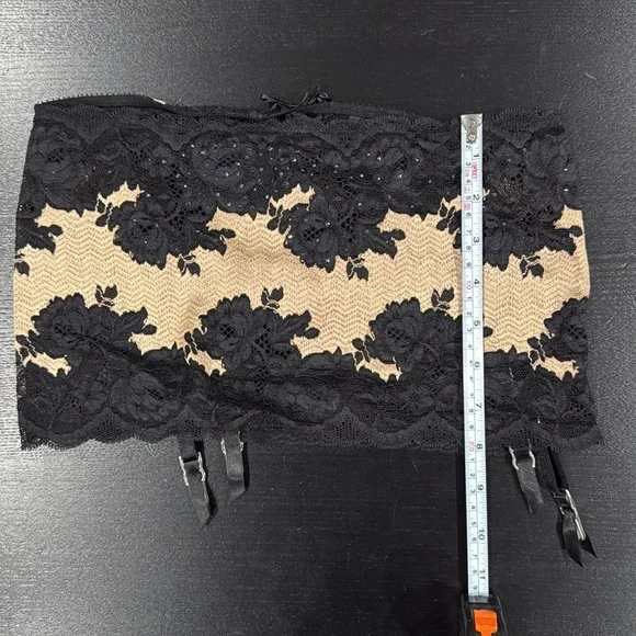 Victoria's Secret Black and Tan Lace Intimates Set - Picture 8 of 12